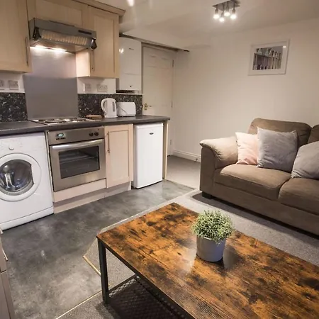 Warden Rd - Location Long By Shortstayuk * Bristol