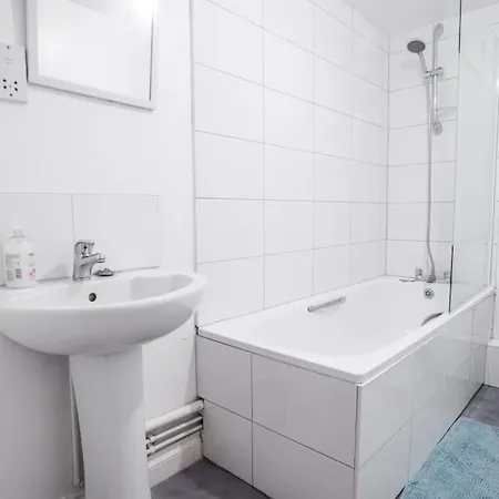 Warden Rd - Location Long By Shortstayuk Apartment Bristol
