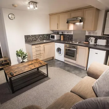 Warden Rd - Location Long By Shortstayuk * Bristol