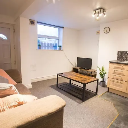 Daire Warden Rd - Location Long By Shortstayuk