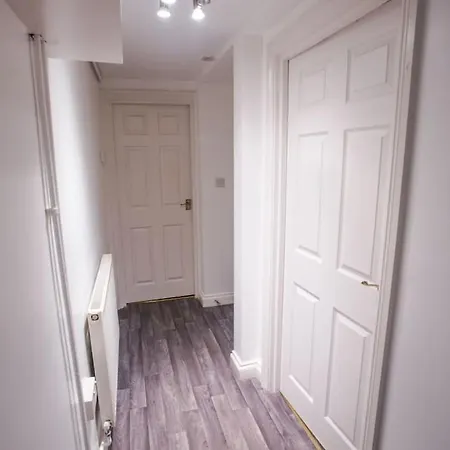 Warden Rd - Location Long By Shortstayuk *
