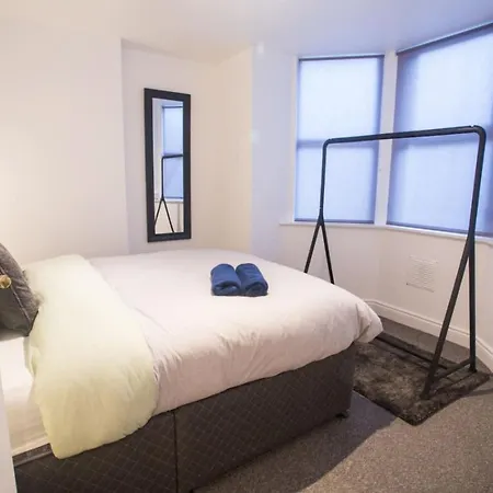 Warden Rd - Location Long By Shortstayuk * Bristol