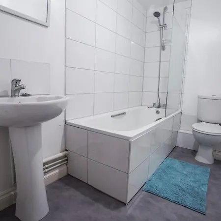 Warden Rd - Location Long By Shortstayuk Daire *